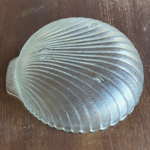 Glass Shell-Shaped Decorative Plate - Picture 4 of 5